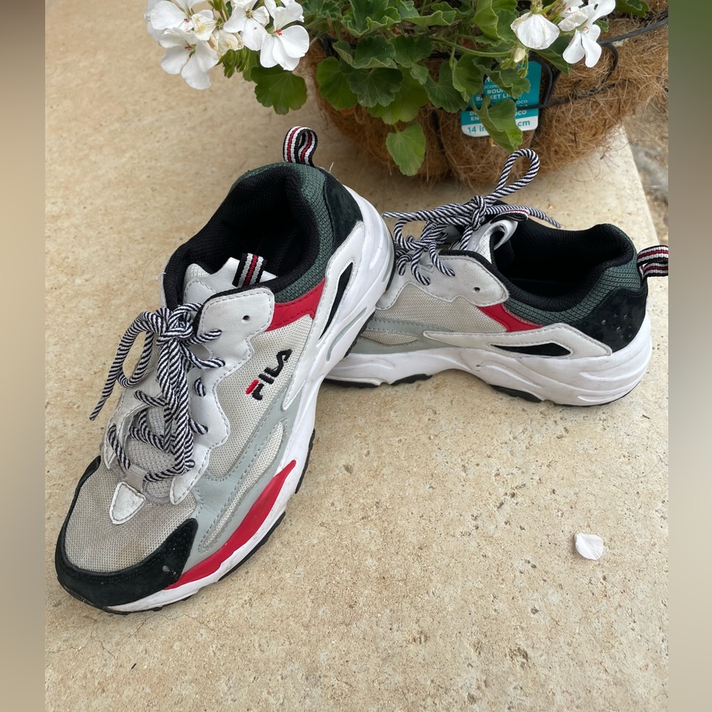 Fila Ray Tracer women’s sneakers - size 8.5